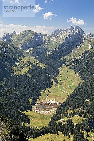 Ausgetrockneter Bergsee Sämtiser See  Alpstein  Alpen  Appenzell  Schweiz  Europa