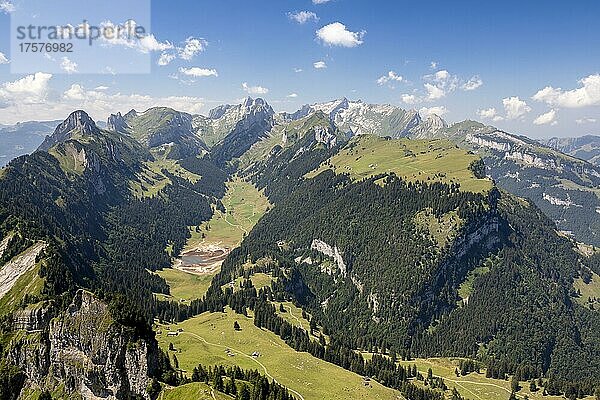 Ausgetrockneter Bergsee Sämtiser See  Alpstein  Alpen  Appenzell  Schweiz  Europa