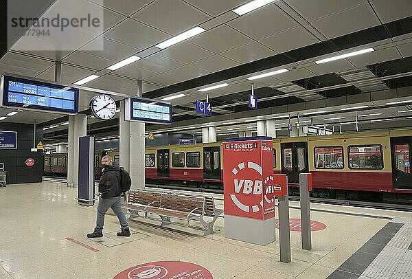 Bahnhof  S-Bahn  Flughafen BER  Brandenburg  Deutschland  Europa