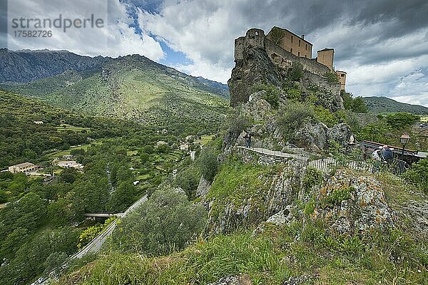 Berglandschaft  Corte  Zitadelle  Korsika  Frankreich  Europa