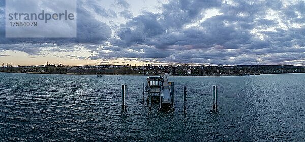 Abenddämmerung am Bodensee  Panorama Luftaufnahme  Altnau  Thurgau  Schweiz  Europa