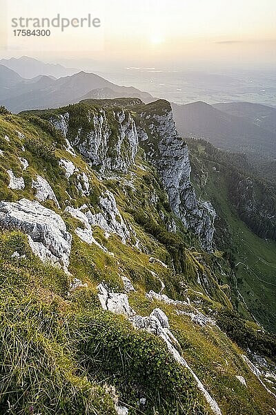 Benediktenwand  Berge und Landschaft  Bayrische Voralpenlandschaft  Bayern  Deutschland  Europa