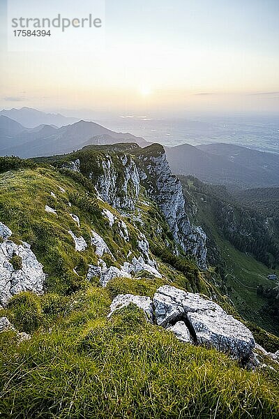 Benediktenwand  Berge und Landschaft  Bayrische Voralpenlandschaft  Bayern  Deutschland  Europa