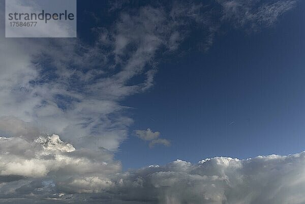 Wolkenformationen  Bayern  Deutschland  Europa