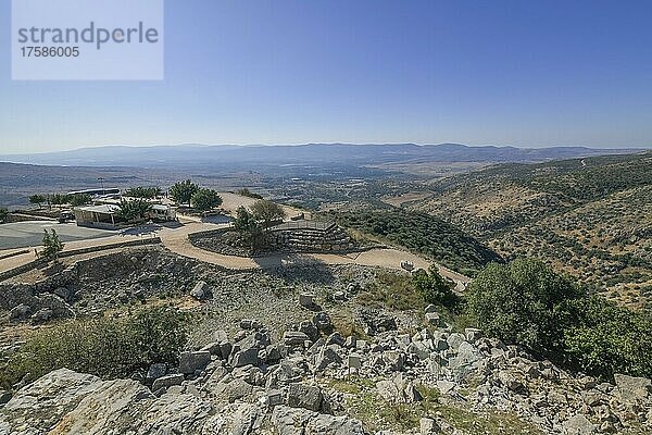 Blick von der Festung Nimrod auf die Hula-Ebene  Nord-Israel. Hinten Berge des Libanon