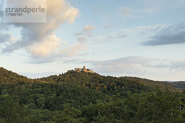 Ansicht der Wartburg von Nordwesten bei Sonnenuntergang  Eisenach  Thüringen  Deutschland  Europa