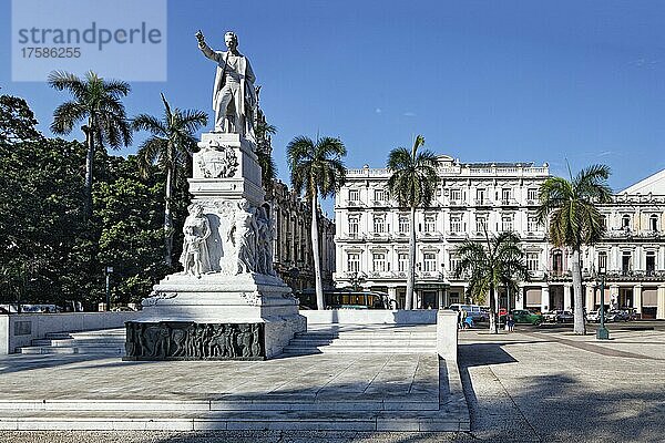 Denkmal von Nationalheld Jose Marti  Zentralpark  Parque Central  hinten Hotel Inglaterra  Neoklassizismus  ältestes Hotel der Stadt  23. Dezember 1875 eröffnet  Paseo del Prado #416  Havanna  Kuba  Karibik  Mittelamerika
