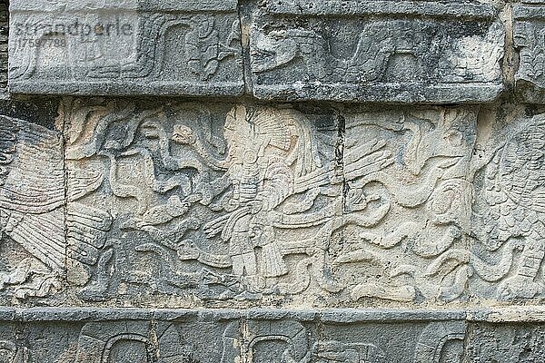 Sandsteinrelief in der Ausgrabungsstätte der Maya-Stadt Chichen Itza  Yucatan  Mexiko  Mittelamerika