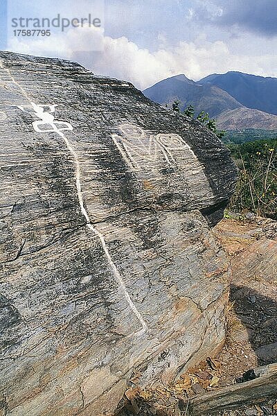 Petroglyphen von Vigirima  auch bekannt als Tronconero's Painted Stone  archäologische Stätte Piedra Pintada  Nationalpark San Esteban  Staat Carabobo  Venezuela  Südamerika