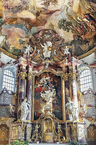 Hauptaltar und Deckenfresko  Pfarrkirche St. Pankratius  Wiggensbach  Allgäu  Bayern  Deutschland  Europa