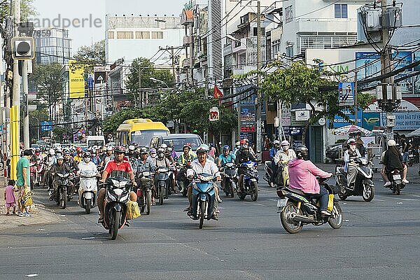 Verkehr in Saigon  Vietnam  Asien
