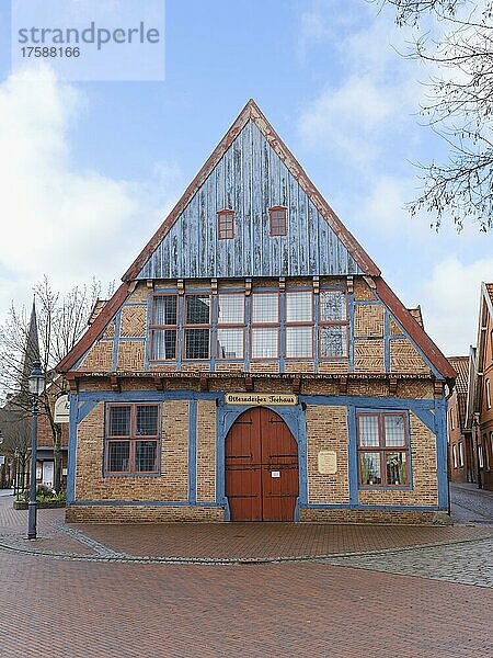 Otterndorfer Teehaus in der historischen Altstadt  Otterndorf  Niedersachsen  Deutschland  Europa