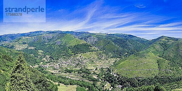 Landschaft im tibetischen Stil  Dorf Sistelo  Peneda Geres  Minho  Portugal  Europa