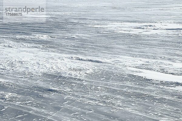 Schneeverwehungen auf dem zugefrorenen Sankt-Lorenz-Strom  Montreal  Provinz Quebec  Kanada  Nordamerika