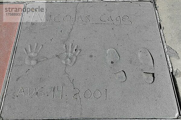 Handabdrücke und Fußabdrücke von NICOLAS CAGE  Hollywood Boulevard  Los Angeles  Kalifornien  USA  Nordamerika