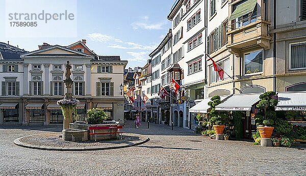 Münzplatz  historische Häuser in der Altstadt  Zürich  Schweiz  Europa