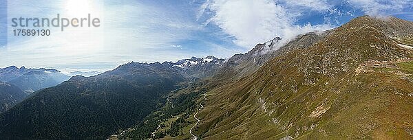 Drohnenaufnahme  Blick ins obere Passeiertal  Timmelsjoch Hochalpenstraße  Passo del Rombo  Passstraße zwischen Tirol und Südtirol  Ötztaler Alpen  Passeiertal  Naturpark Texelgruppe  Südtirol  Italien  Europa