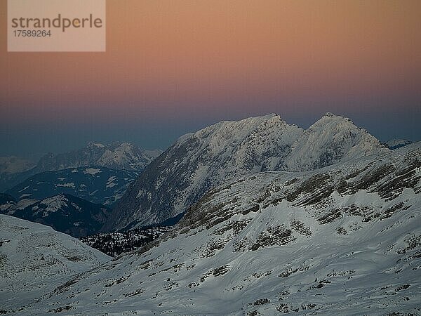 Abendlicht bei Sonnenuntergang über dem Grimming  Blick vom Krippenstein  Salzkammergut  Oberösterreich  Österreich  Europa