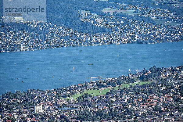 Ausblick vom Uetliberg den Zürichsee  Kanton Zürich  Schweiz  Europa