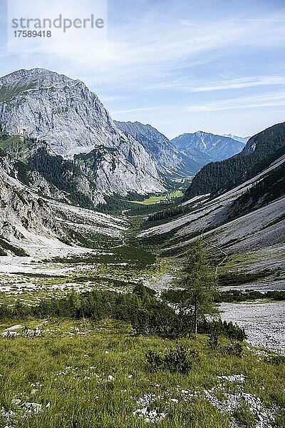 Berg Sonnjoch im Grammaital  Bergtal  Karwendelgebirge  Tirol  Österreich  Europa