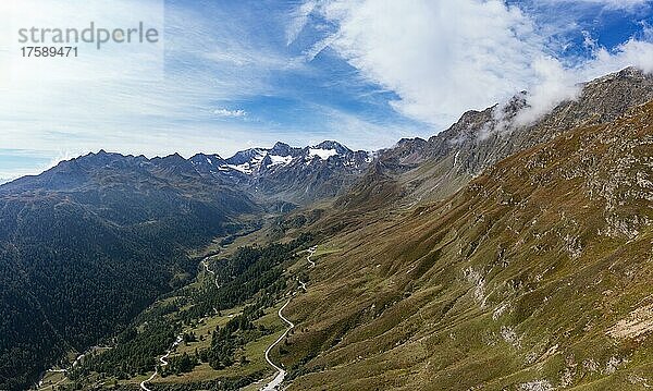 Drohnenaufnahme  Blick ins obere Passeiertal  Ötztaler Alpen  Passeiertal  Naturpark Texelgruppe  Südtirol  Italien  Europa