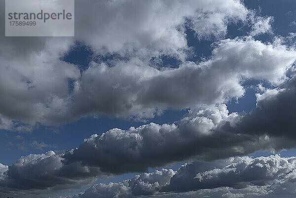 Wolkenformationen  Bayern  Deutschland  Europa