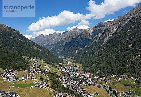 Drohnenaufnahme  Panoramablick auf Sölden  Ötztal  Ötzaler Alpen  Tirol  Österreich  Europa