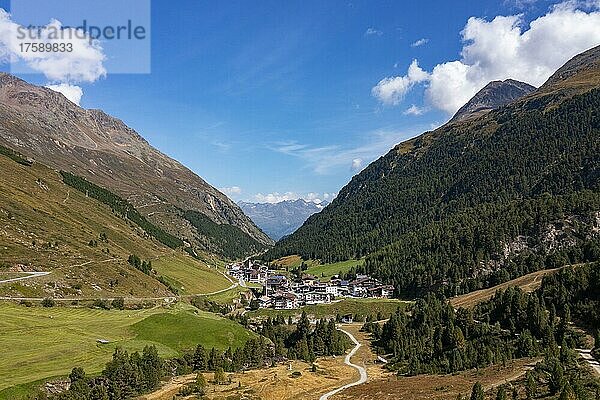 Wanderweg von Vent zu den Rofenhöfen  Ortsansicht Vent  Venter Tal  Ötztaler Alpen  Gemeinde Sölden  Tirol  Österreich  Europa