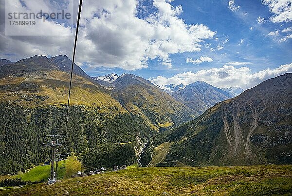 Blick von der Wildspitze Bergstation ins Windachtal  Ötztaler Alpen  Vent  Sölden  Ötztal  Tirol  Österreich  Europa