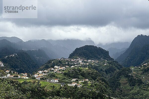 Blick auf Porto da Cruz  Madeira  Portugal  Europa