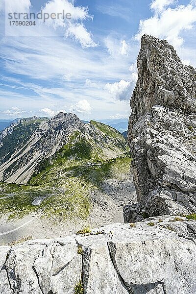 Blick auf die Lamsenjochhütte  Karwendelgebirge  Tirol  Österreich  Europa
