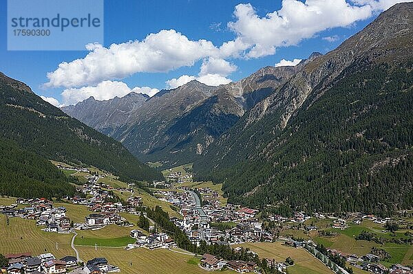 Drohnenaufnahme  Panoramablick auf Sölden  Ötztal  Ötzaler Alpen  Tirol  Österreich  Europa