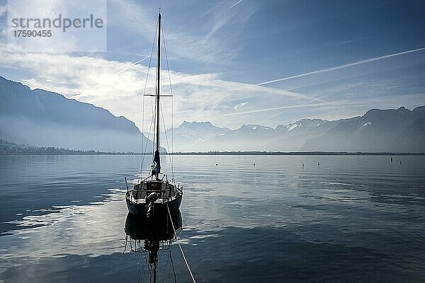 Segelschiff am Genfersee  ankernd  Montreux  Schweiz  Europa