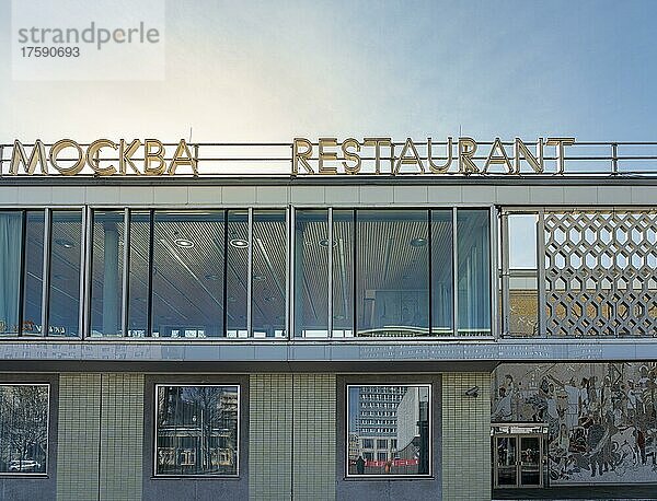 Das historische Restaurant und Cafe Moskau in der Karl-Marx-Allee in Mitte  Berlin  Deutschland  Europa