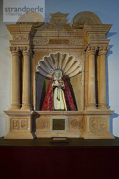 Altar aus dem 17. jahrhundert  Museo de Arte Diocesano de Arte Sacro  Museum für religiöse Kunst in der Altstadt von Teguise  ehemalige Haupstadt der Insel  Lanzarote  Kanarische Inseln  Spanien  Europa