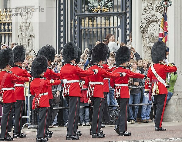 Wachablösung  Buckingham Palace  London  England  Großbritannien  Europa