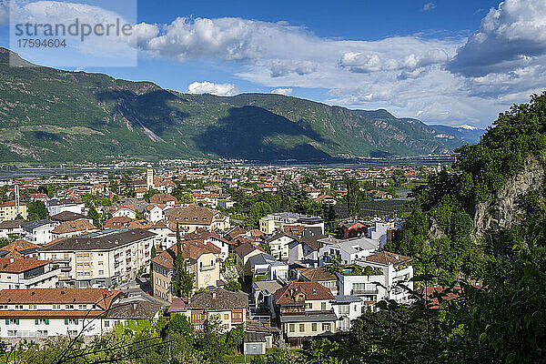 Italien  Südtirol  Lana  Stadt im Etschtal vom Braunsberg aus gesehen