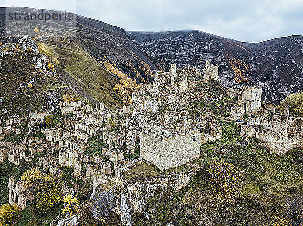 Russland  Dagestan  Gamsutl  altes verlassenes Bergdorf im Nordkaukasus