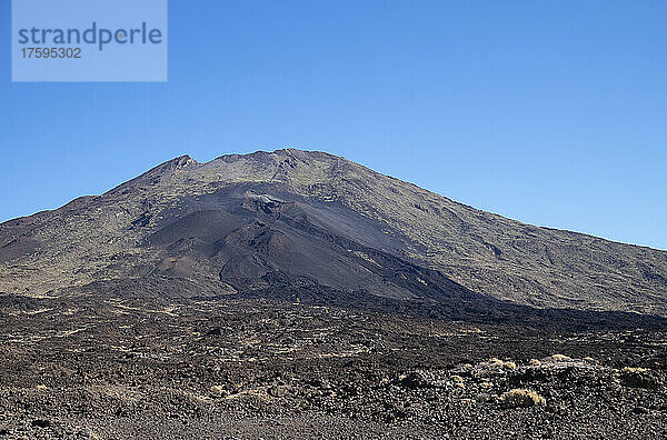 Vulkanlandschaft des Kraters Pico Viejo im Nationalpark El Teide  Teneriffa  Kanarische Inseln  Spanien