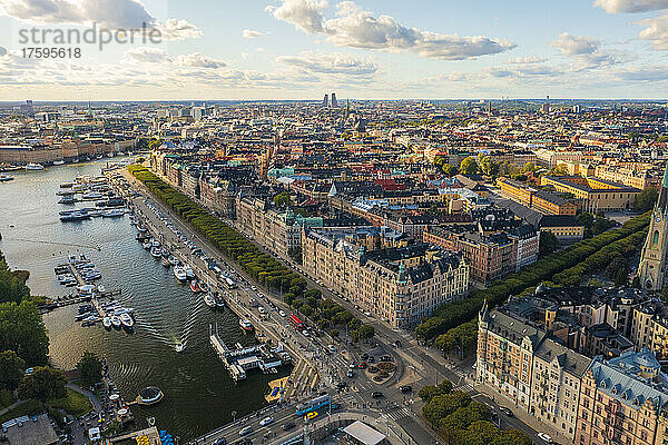 Schweden  Bezirk Stockholm  Stockholm  Luftaufnahme des Strandvagen-Boulevards und des Stadtteils Ostermalm