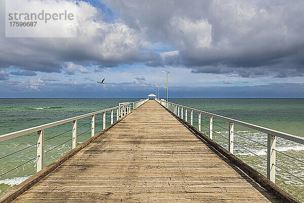 Australien  Südaustralien  Adelaide  Wolken über dem Henley Beach Jetty