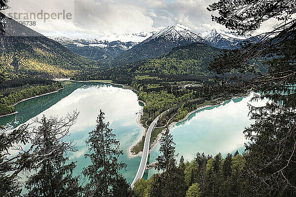 Faller-Klamm-Brücke-Brücke über den Sylvensteinsee  Lenggries  Bayern  Deutschland