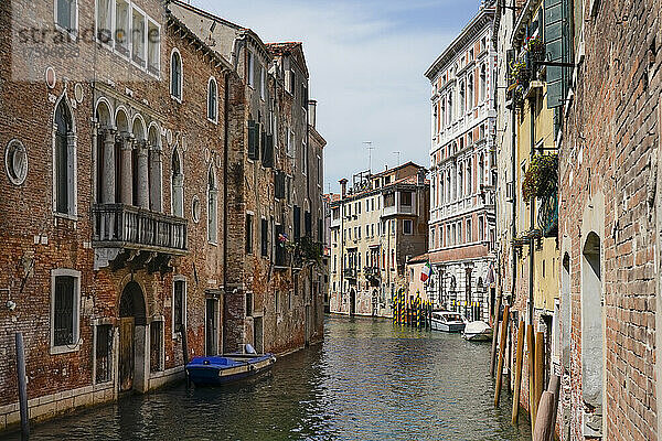 Italien  Venetien  Venedig  alte Häuser am Kanal Rio di San Polo