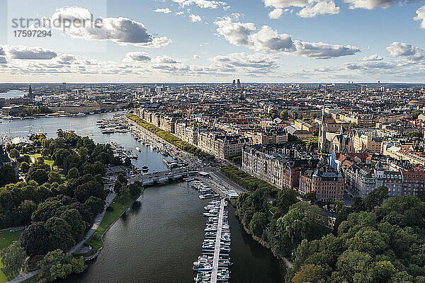 Schweden  Bezirk Stockholm  Stockholm  Luftaufnahme des Strandvagen-Boulevards und des Stadtteils Ostermalm