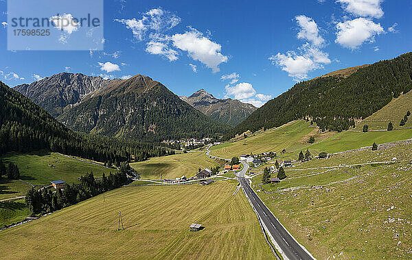 Österreich  Tirol  Sankt Sigmund im Sellrain  Luftaufnahme des Sellraintals im Sommer