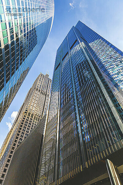 Wolkenkratzer an einem sonnigen Tag in Chicago  USA