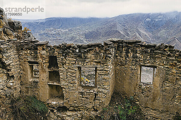 Russland  Dagestan  Gamsutl  altes verlassenes Bergdorf im Nordkaukasus