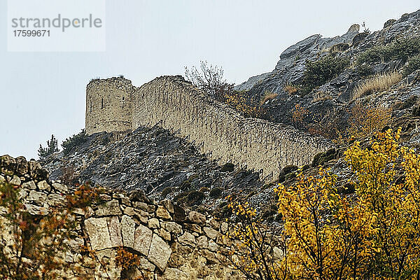 Russland  Dagestan  Gunib  alte Festungsmauer in der Festung