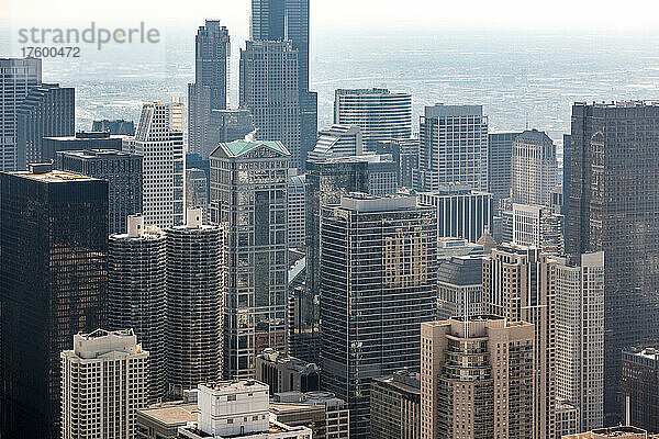 Blick auf die Innenstadt an einem sonnigen Tag  Chicago  USA
