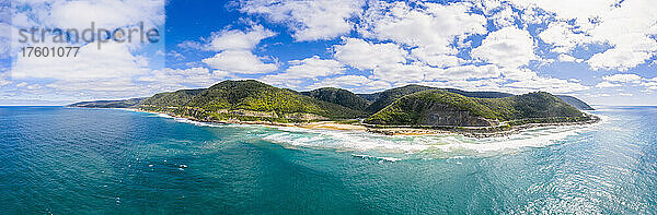 Australien  Victoria  Luftaufnahme der Küstenhügel entlang der Great Ocean Road